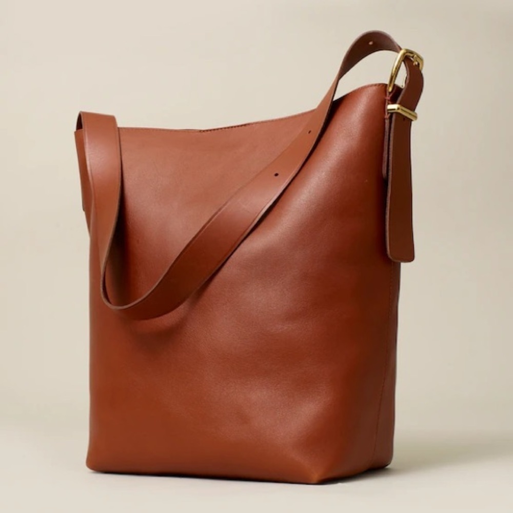 Madewell The Essential Bucket Tote warm cinnamon color